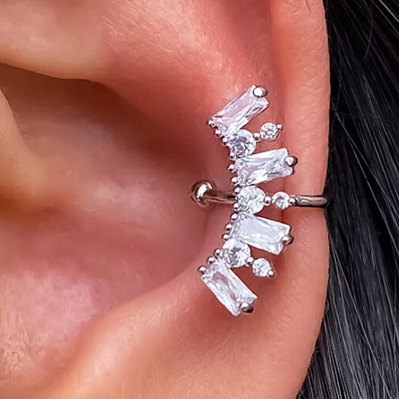 ⚜️[𝟯/$𝟭𝟴]⚜️CZ Gold Curved Cuff Earring NEW - Picture 4 of 6